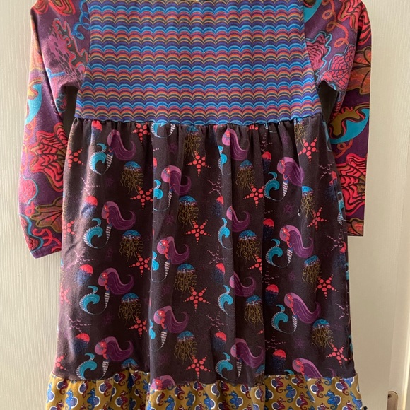Jelly and Pug Multicolor Girls Dress size 8, Ruffle Down Front, 2 Front Pockets - Picture 6 of 7